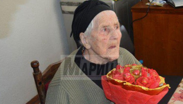 Най-­възрастната българка Мария Мухова от панагюрското село Оборище почина на 106 години