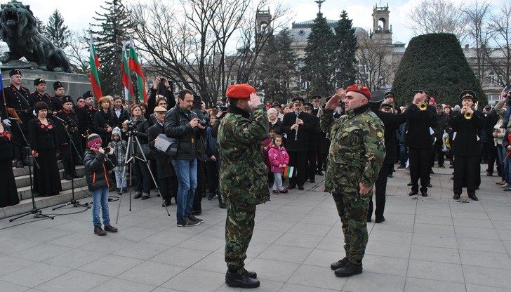 Стотици русенци отбелязаха Освобождението с трибагреник в ръка