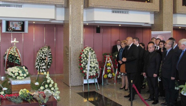 Присътващи припомниха, че Танов бе мъж на честта и обещаха да продължат делото му