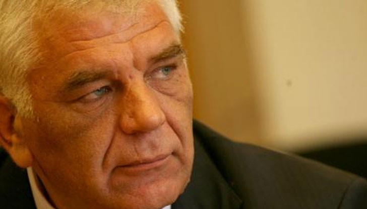 Ген. Ваньо Танов почина внезапно на 29 февруари, а поклонението пред тленните му останки събра в Русе множество политици и държавници