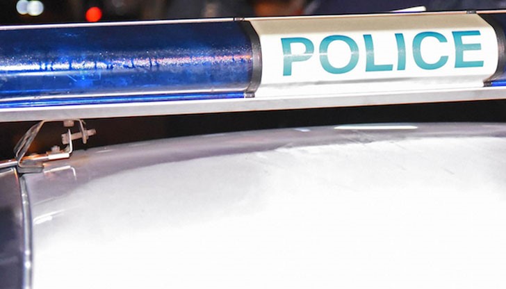 Пред униформените охранител, барман и клиентка са заявили, че тираджията е предизвикал скандал в заведение