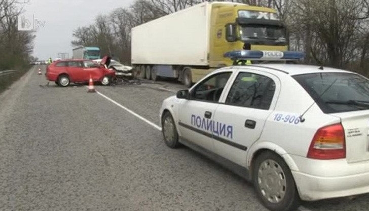 Поредна катастрофа на пътя Русе-Бяла е станала около 13 ч. днес /снимката е илюстративна/ Поредна катастрофа на пътя Русе-Бяла е станала около 13 ч. днес /снимката е илюстративна/
