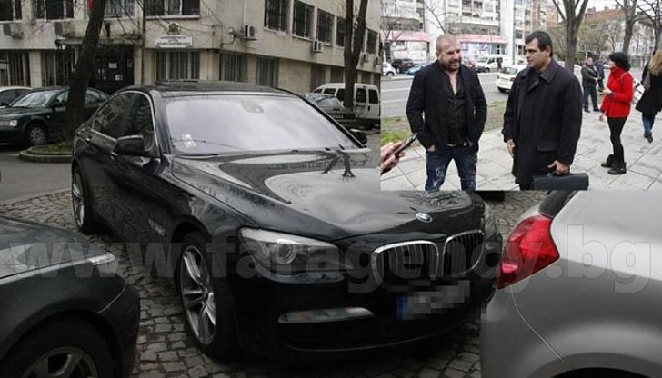 „Ловецът на бежанци“ пристигна като медийна звезда „Ловецът на бежанци“ пристигна като медийна звезда