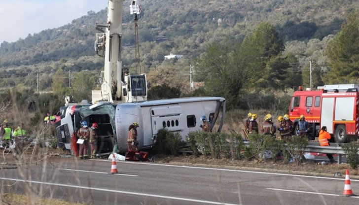 По-рано днес световните агенции съобщиха, че 14 души са загинали, други 43 са пострадали при катастрофа на автобус в Северна Испания