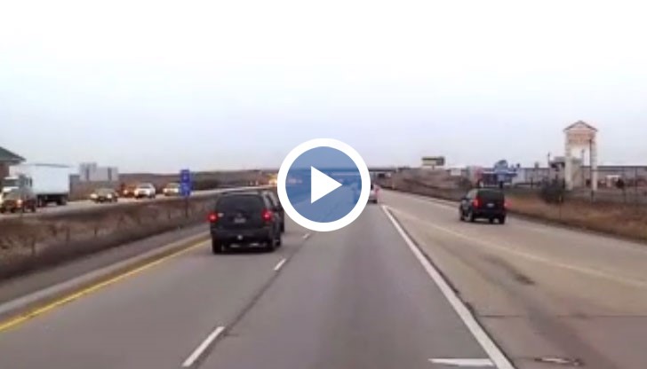 Луди маневри вкараха шофьор в канавката