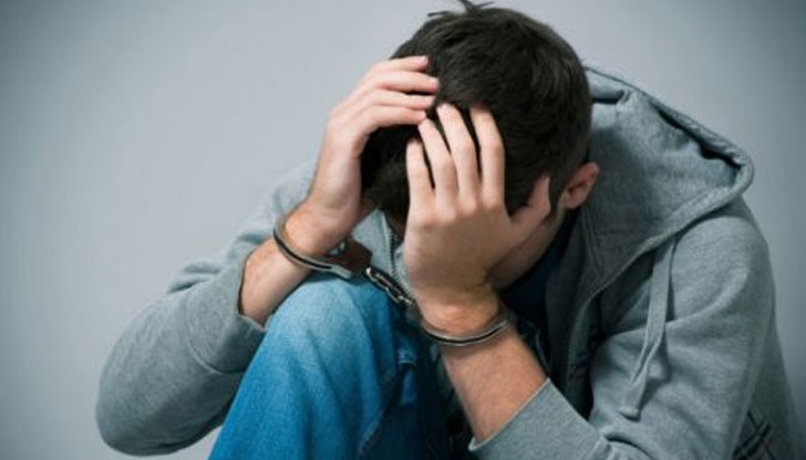 Момчето убива баща си и ранява тежко майка си и сестра си Момчето убива баща си и ранява тежко майка си и сестра си