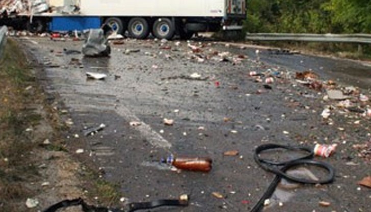 Движението при разклона за с.Мечка, временно се извършва в една лента /снимката е илюстративна/