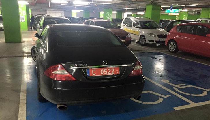 Тарикатът с имунитет от посолството на Анкара се показа като мутра в страната, която го приела Тарикатът с имунитет от посолството на Анкара се показа като мутра в страната, която го приела