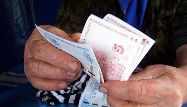 Когато жената отишла да тегли 1000 евро от сметката си, банковите служителки се усъмнили и повикали полиция