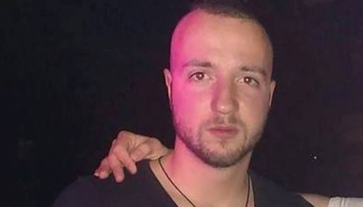 Вместо в библиотеките младежите прекарват повече време в дискотеките Вместо в библиотеките младежите прекарват повече време в дискотеките