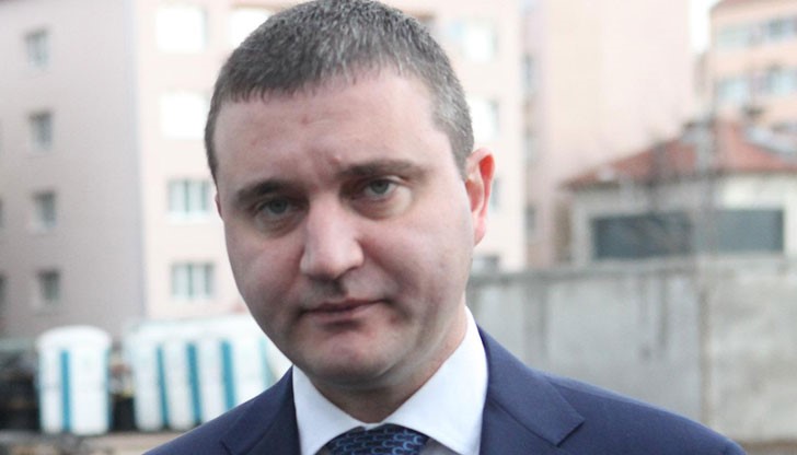 Горанов уточнява, че максималният размер на новия държавен дълг, който може да бъде поет през текущата година, е 5,3 млрд.лв. Горанов уточнява, че максималният размер на новия държавен дълг, който може да бъде поет през текущата година, е 5,3 млрд.лв.