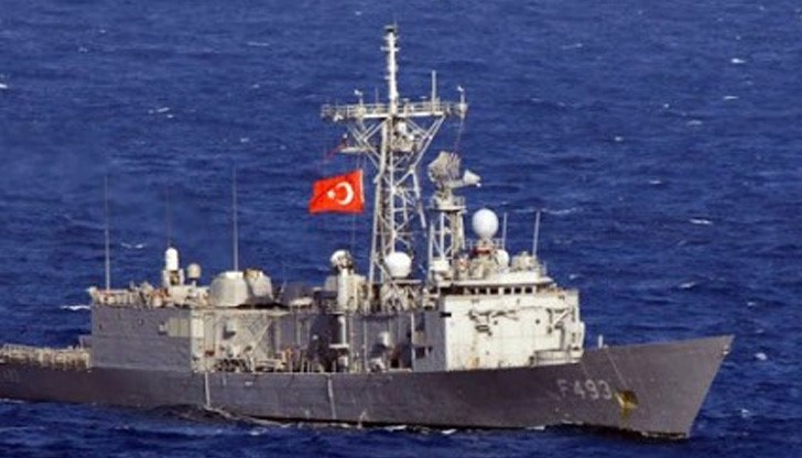 Товарният кораб е блъснал колоната на работен мост /снимката е илюстративна/ Товарният кораб е блъснал колоната на работен мост /снимката е илюстративна/