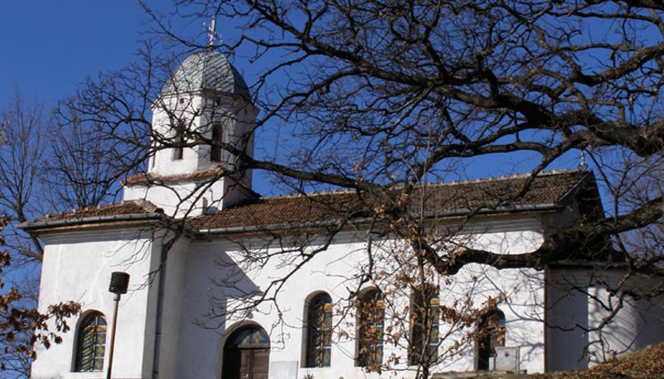 Дух на монахиня цери болни в ботевградското село Скравена Дух на монахиня цери болни в ботевградското село Скравена