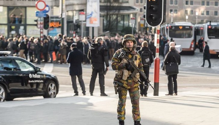 Ултраси скандират "Ние сме си у дома!" Ултраси скандират "Ние сме си у дома!"
