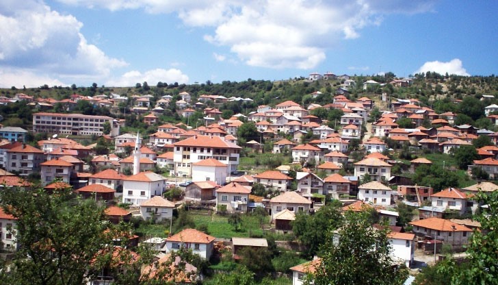 37-годишният селски управник е решил да въведе два пъти годишно трудови дни на селото за почистването 37-годишният селски управник е решил да въведе два пъти годишно трудови дни на селото за почистването