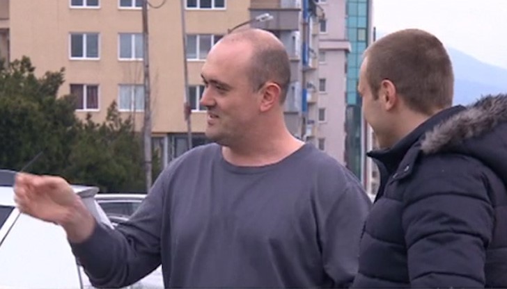 Неговото хоби е да заснема и разпространява в интернет клипове с нагли нарушители на пътя Неговото хоби е да заснема и разпространява в интернет клипове с нагли нарушители на пътя