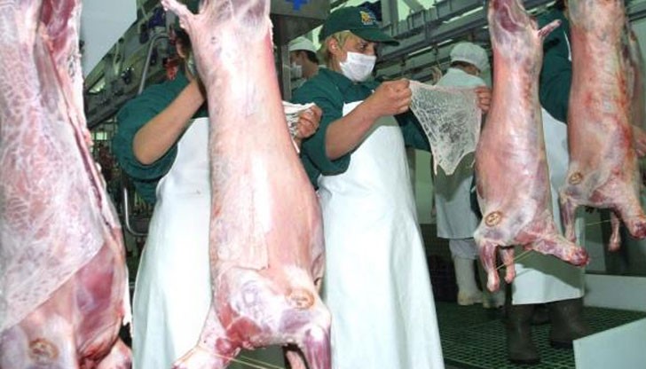 Замразеното месо е с цена 9 лева, но често е размразявано и продавано за около 12 лева