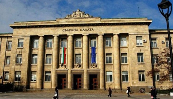 Районният съд в Русе отхвърли иск на застраховател по издадена кредитна карта на клиент от банка