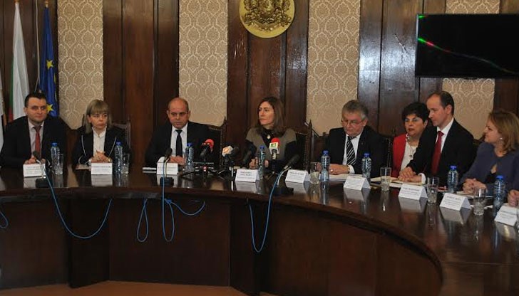 По време на събитието министър Николина Ангелкова и кметът Пламен Стоилов подписаха договор, с който общината предоставя безвъзмездно офис за нуждите на секретариата