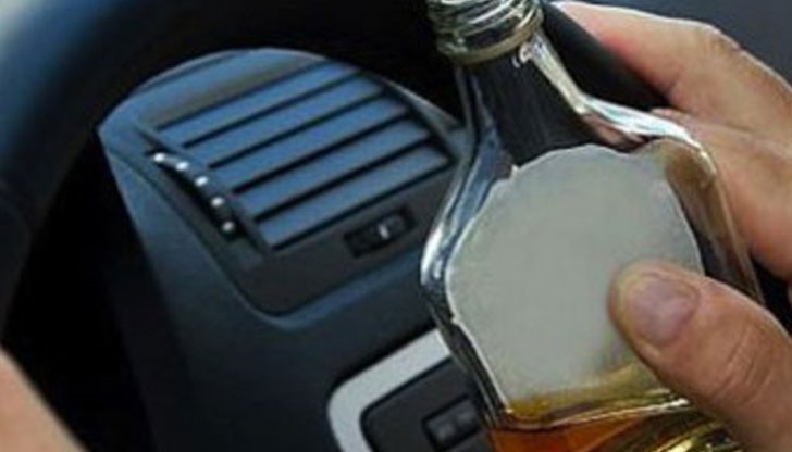 Автопатрулен екип установил, че на около 4 км. преди Цар Калоян в местността Дервента лек автомобил се е преобърнал в нива Автопатрулен екип установил, че на около 4 км. преди Цар Калоян в местността Дервента лек автомобил се е преобърнал в нива