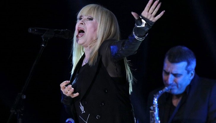 След концерта в НДК на 31 март Лили Иванова стяга куфарите за Божи гроб След концерта в НДК на 31 март Лили Иванова стяга куфарите за Божи гроб