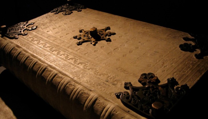 Интересен факт за книгата е, че в нея не присъства нито една правописна грешка