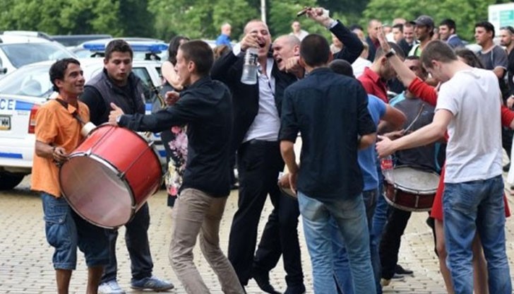 Не особено приятна музика, създавана от слабо интелигентни „творци“