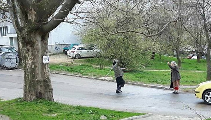Две жени вдигнаха на крак живущи в блокове под спирка „Дубровник“