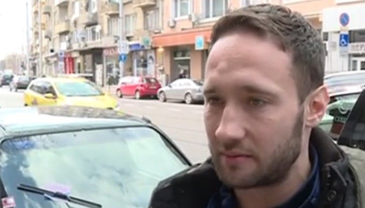 Дарин Ангелов паркира колата си в синя зона, изпраща SMS, но греши една буква и на практика на успява да плати