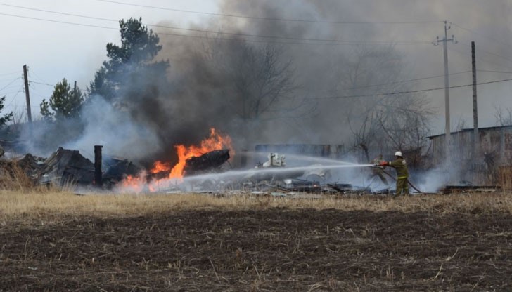 Бойният самолет убил 49 кокошки
