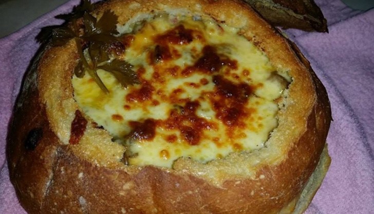 За тези от Вас, които не постят тази вкусна "бохча" е чудесно предложение