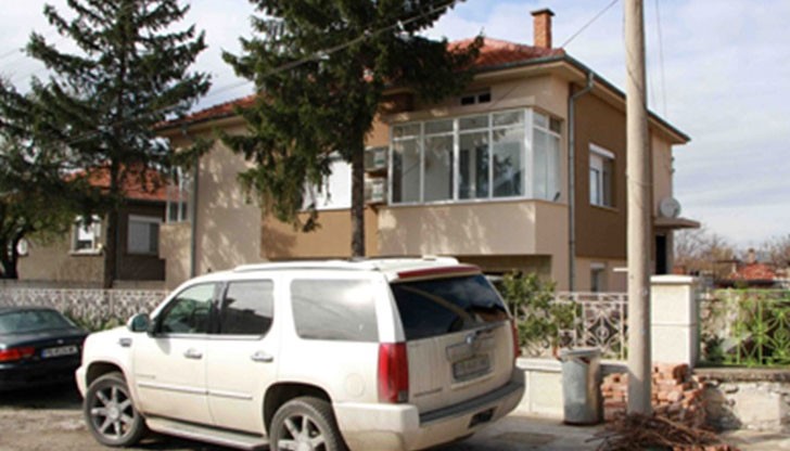 Бабата тайно наела американски частни детективи и да водят дела в нейна полза зад Океана