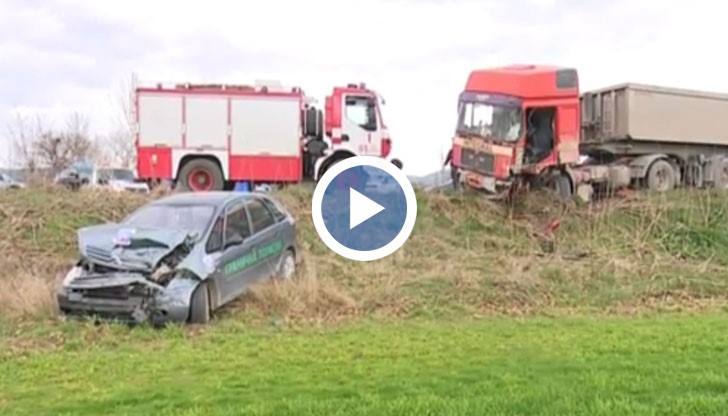 Три камиона, бус и автомобил на Гранична полиция са смазани от сблъсъка