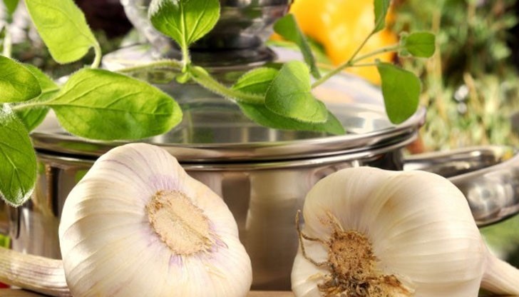 Знаете ли, че яденето на скилидка чесън на ден прави чудеса за вашето тяло? Знаете ли, че яденето на скилидка чесън на ден прави чудеса за вашето тяло?