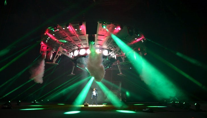Единадесетметровата летяща чиния срази зрителите в зала "Булстрад Арена"