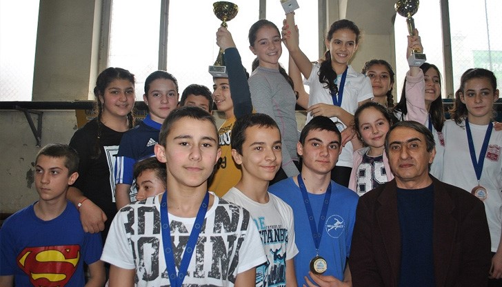 В него взеха участие ученици от над 15 училища в Русе, Мартен и с. Николово