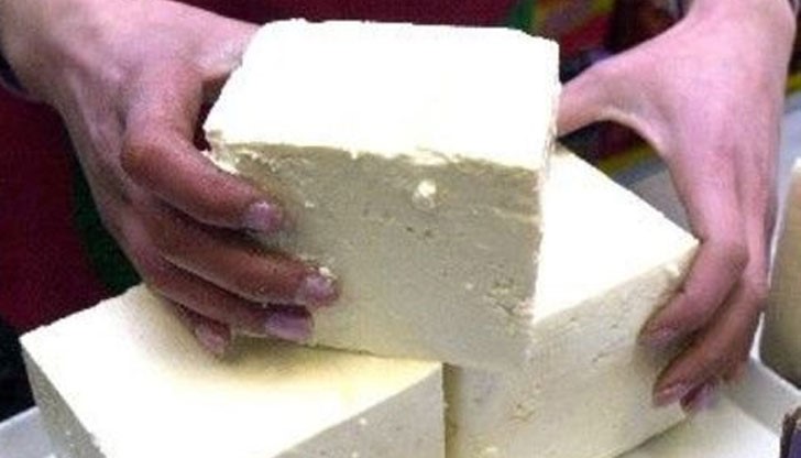 Българинът масово купува сирене от палмово или друг вид растително масло