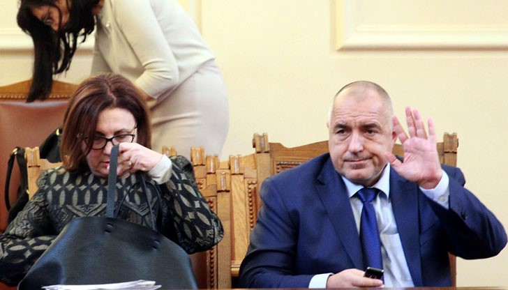 Румяна Бъчварова уточни, че занапред хората в администрацията на вътрешното ведомство няма да имат полицейски правомощия Румяна Бъчварова уточни, че занапред хората в администрацията на вътрешното ведомство няма да имат полицейски правомощия