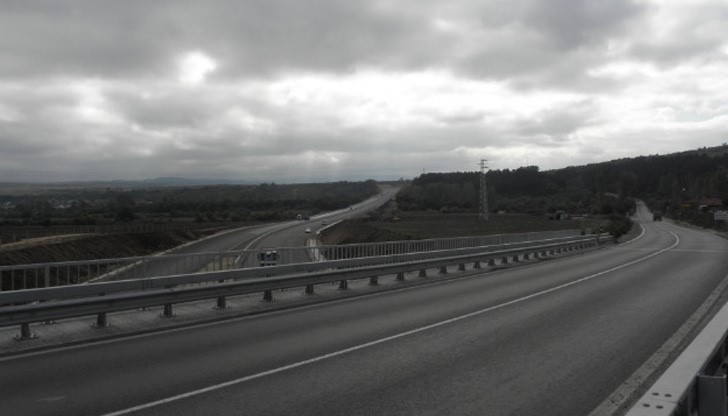 В района се извършват ремонтни дейности на пътен възел "Благоевград" на пътя между града и граничен пункт "Станке Лисичково"