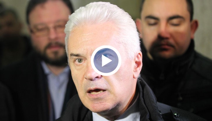 Сидеров иска споразумения за пробация по повдигнатите обвинения