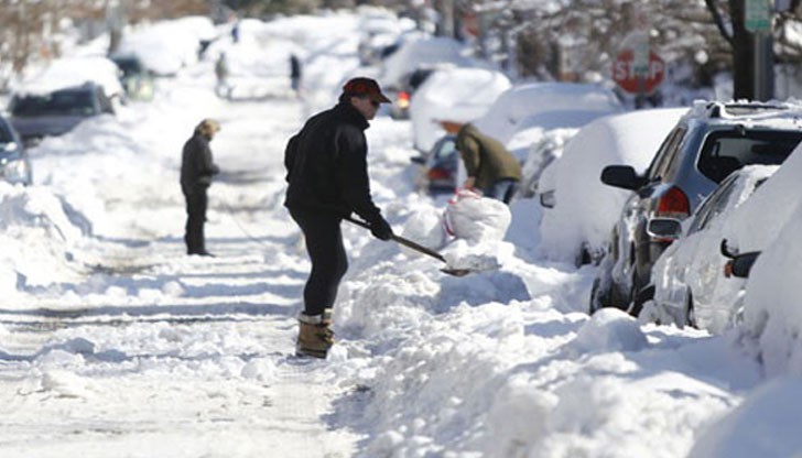 Летищата в района отмениха стотици полети