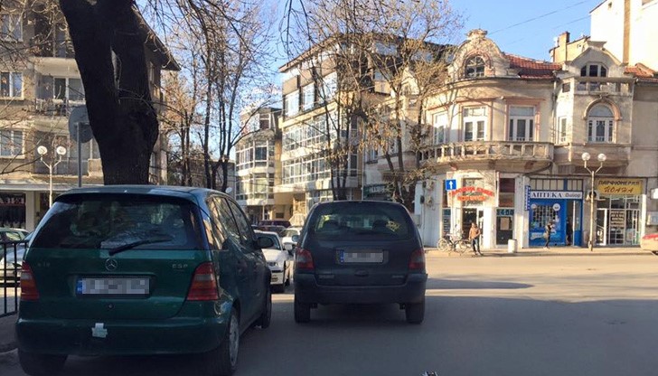 Снимка от страницата "Снимай нарушителите на Русе" във фейсбук Снимка от страницата "Снимай нарушителите на Русе" във фейсбук