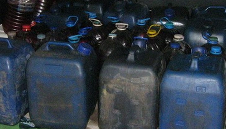 Румънците продавали жълта течност с мирис на нафта