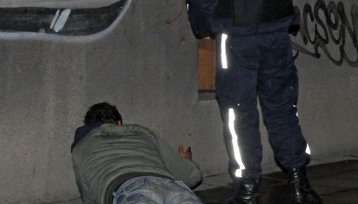 Петима са натръшкани на земята в квартал "Максуда" Петима са натръшкани на земята в квартал "Максуда"