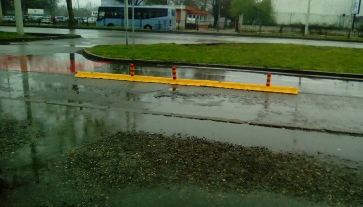 Тази снимка е от днес и на нея от 5 има 3 колчета.  Утре и толкова може да няма.