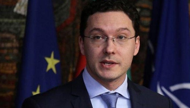 Ще получим ли съдействие за ремонта на единственият войнишки паметник в Прага, господин Митов, пита Стефан Здравков Ще получим ли съдействие за ремонта на единственият войнишки паметник в Прага, господин Митов, пита Стефан Здравков