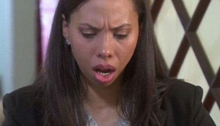 Вглеждах се в толкова много лица през тези години. Наистина ли е тя? Вглеждах се в толкова много лица през тези години. Наистина ли е тя?