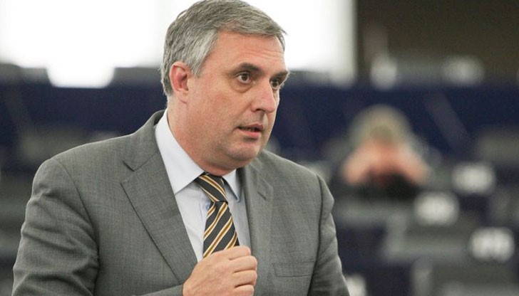 След репортаж за обществена поръчка на социалното министерство за десет лимузини на стойност 720 хиляди лева процедурата беше прекратена След репортаж за обществена поръчка на социалното министерство за десет лимузини на стойност 720 хиляди лева процедурата беше прекратена