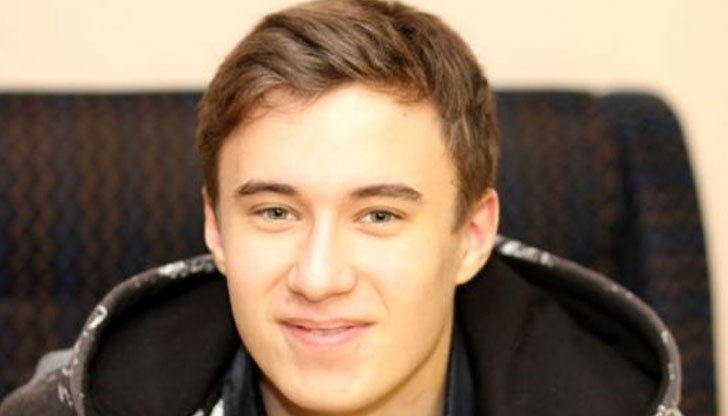 Телефонът на младежа пада във ваната и предизвиква токов удар Телефонът на младежа пада във ваната и предизвиква токов удар