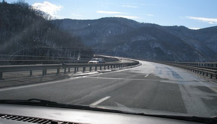 Пътните настилки в цялата страна са предимно мокри